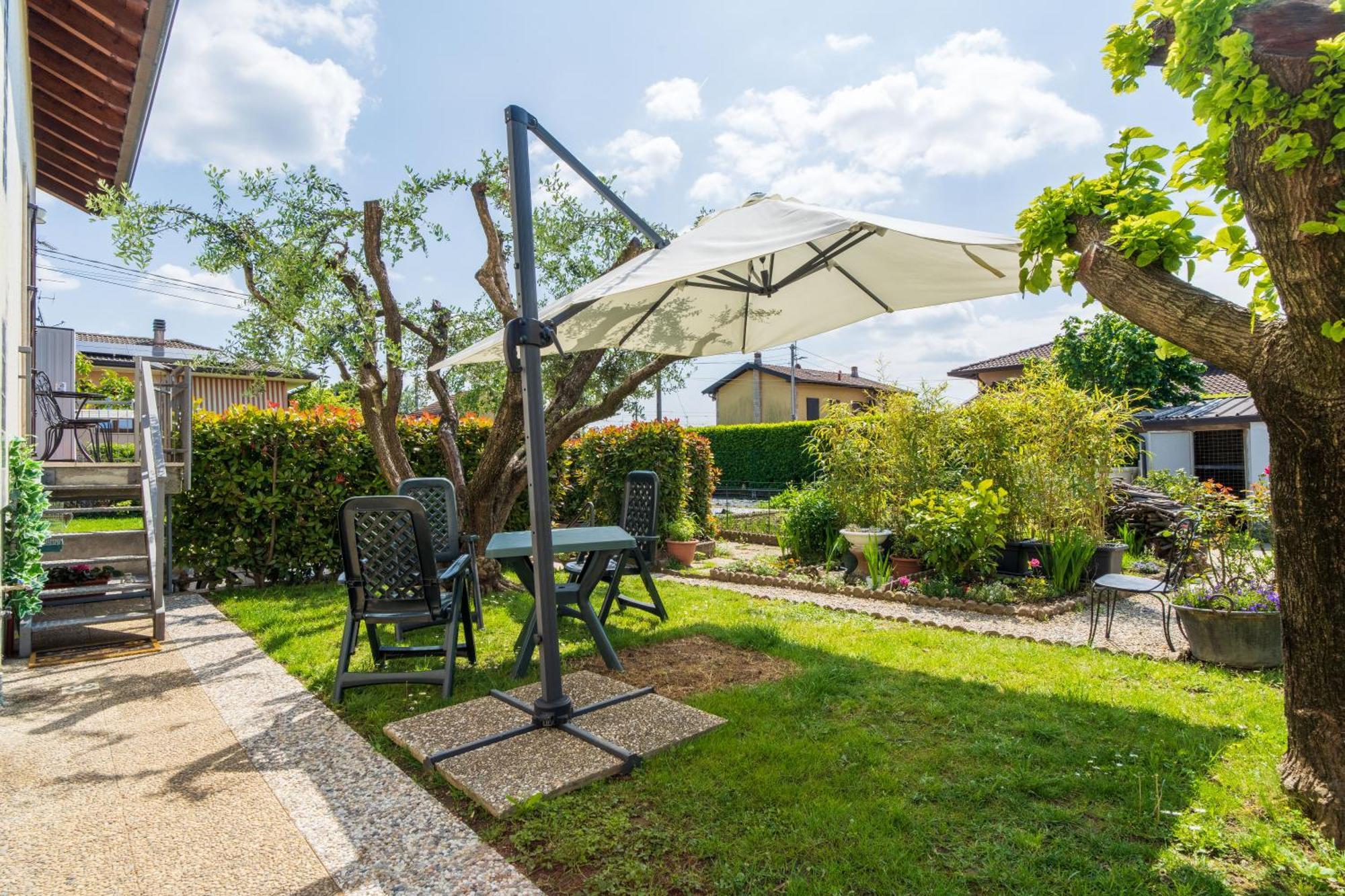 Le Rose Apartment Venegono Superiore Exterior photo